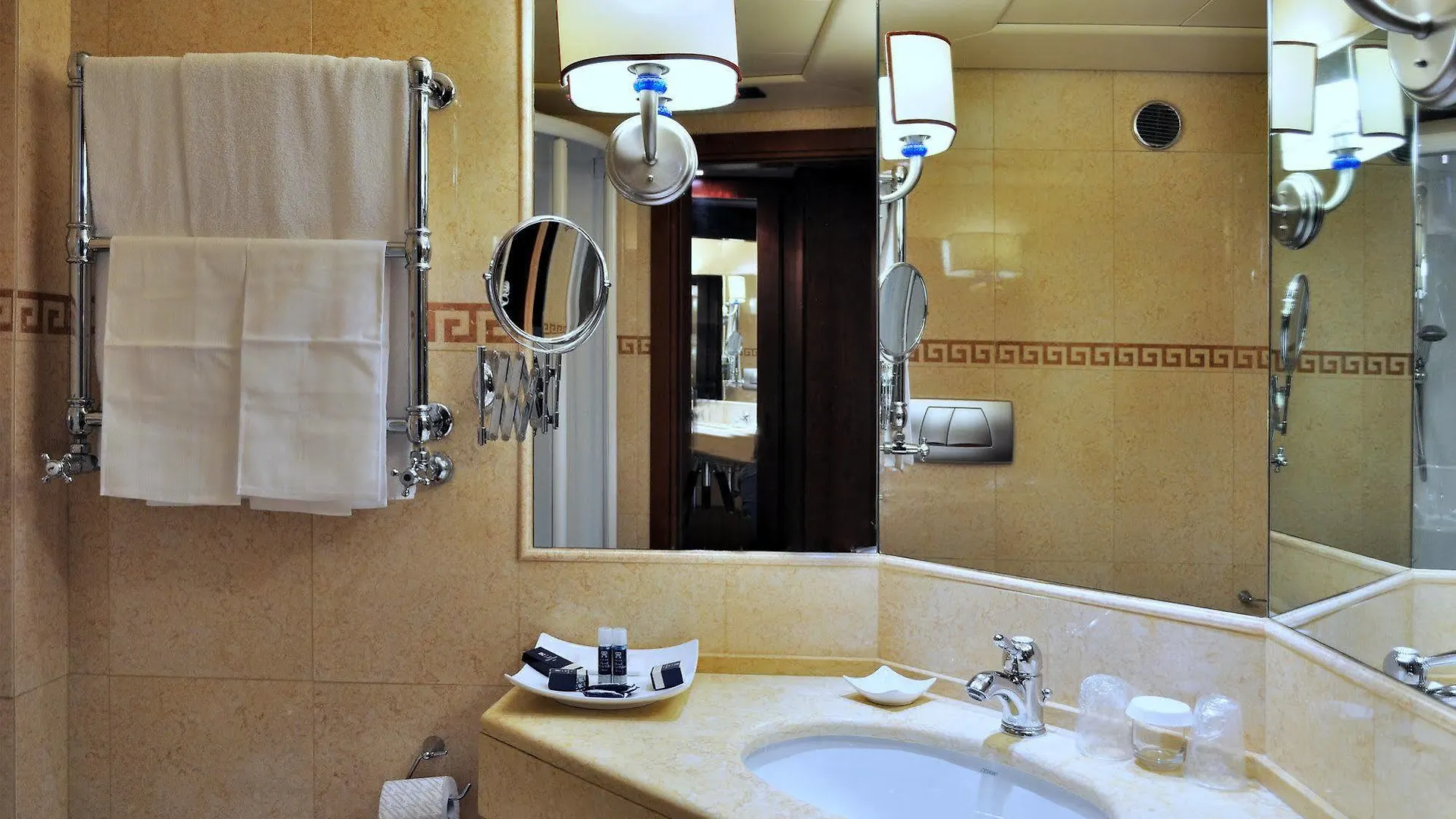 Hotel Pineta Palace Roma 4*,  Italia